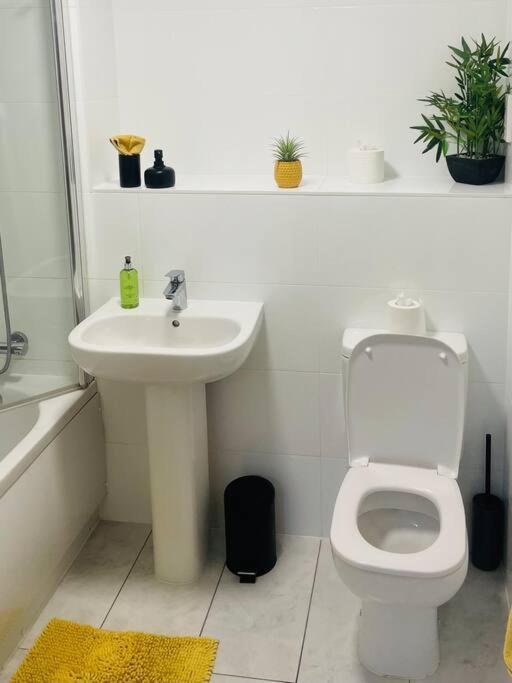 Apartamento #0609 Two Bedroom Serviced - Free Parking *